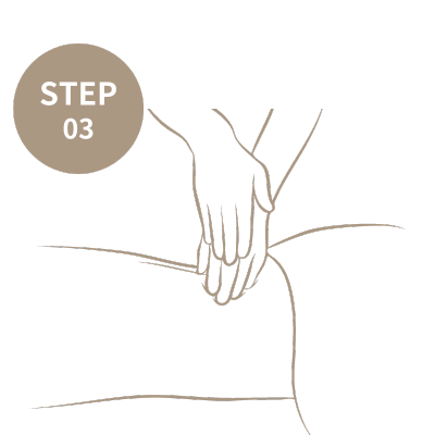 背中に手を添える線画